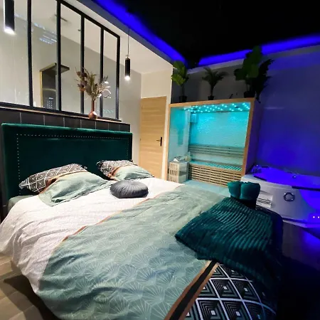 Apartamento Capsule Egypte - Jacuzzi - Sauna - Billard - Netflix&home Cinéma - Nintendo Switch&jeu - Crespin (Nord)