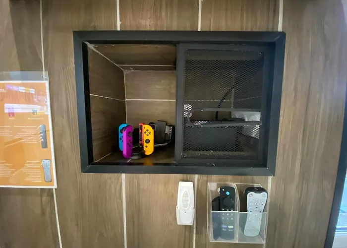 Appartement Capsule Egypte - Jacuzzi - Sauna - Billard - Netflix&home Cinéma - Nintendo Switch&jeu - Crespin (Nord)