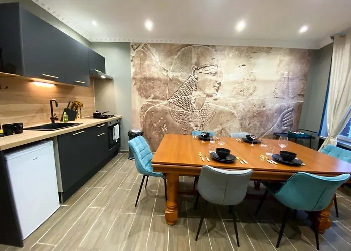 Capsule Egypte - Jacuzzi - Sauna - Billard - Netflix&home Cinéma - Nintendo Switch&jeu - Appartement