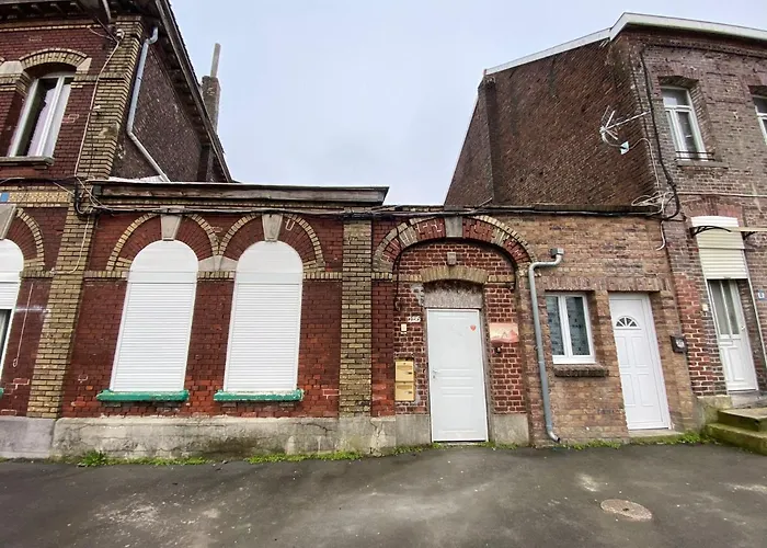 Capsule Egypte - Jacuzzi - Sauna - Billard - Netflix&home Cinéma - Nintendo Switch&jeu - Appartement *